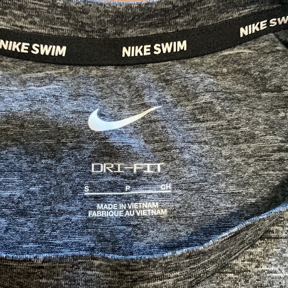 Nike shirt - Picture 2 of 3